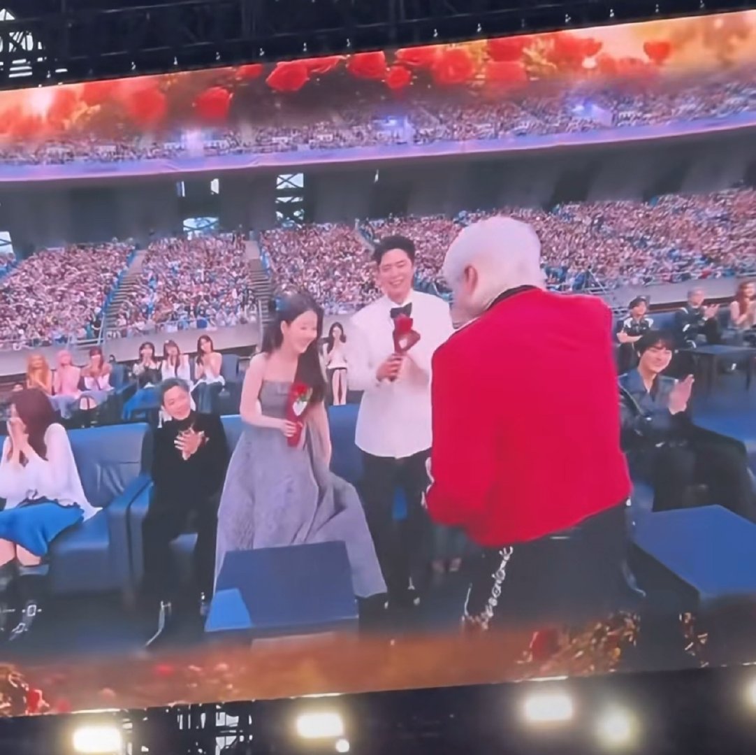 林俊杰朴宝剑IU坐一起林俊杰IU朴宝剑同框IU男粉偷拍朴宝剑被抓包不管是音乐还是