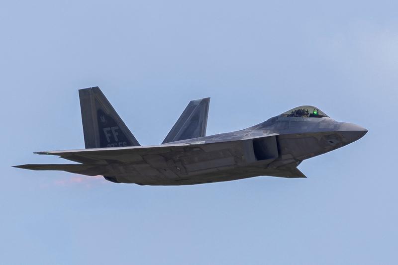 2026年3月6日，伊朗多家媒体报道，伊朗伊斯兰革命卫队宣布用导弹和无人机摧毁了