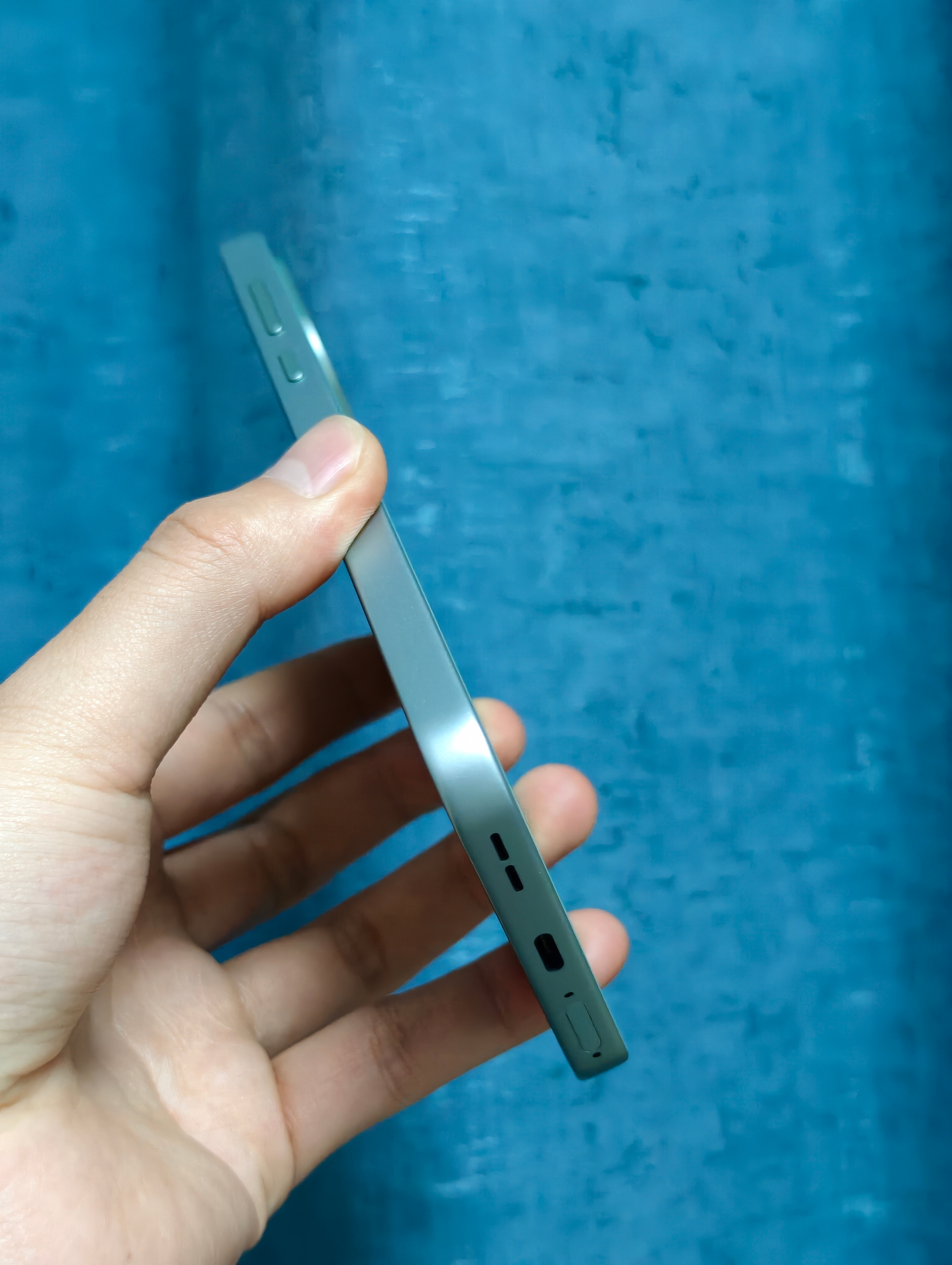 一加的Turbo 6在我眼里其实有点“用力过猛”，高刷直接做到了165赫兹，跑分