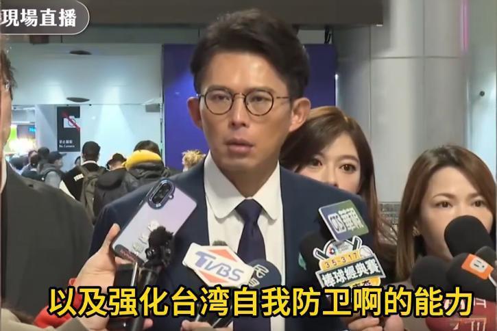 柯文哲此时突然派黄国昌窜访美国，名义上商讨所谓军购和关税问题，背地里只怕是想以对