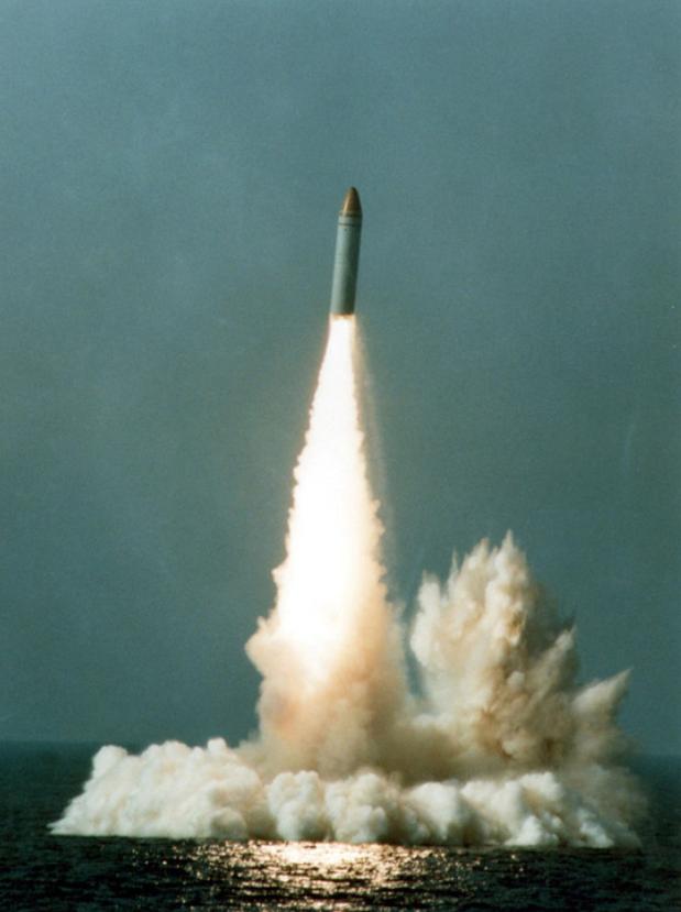 美国当年为何没有强行阻止中国研发核武器，不是没阻止，而是没来得及，不要把西方人想