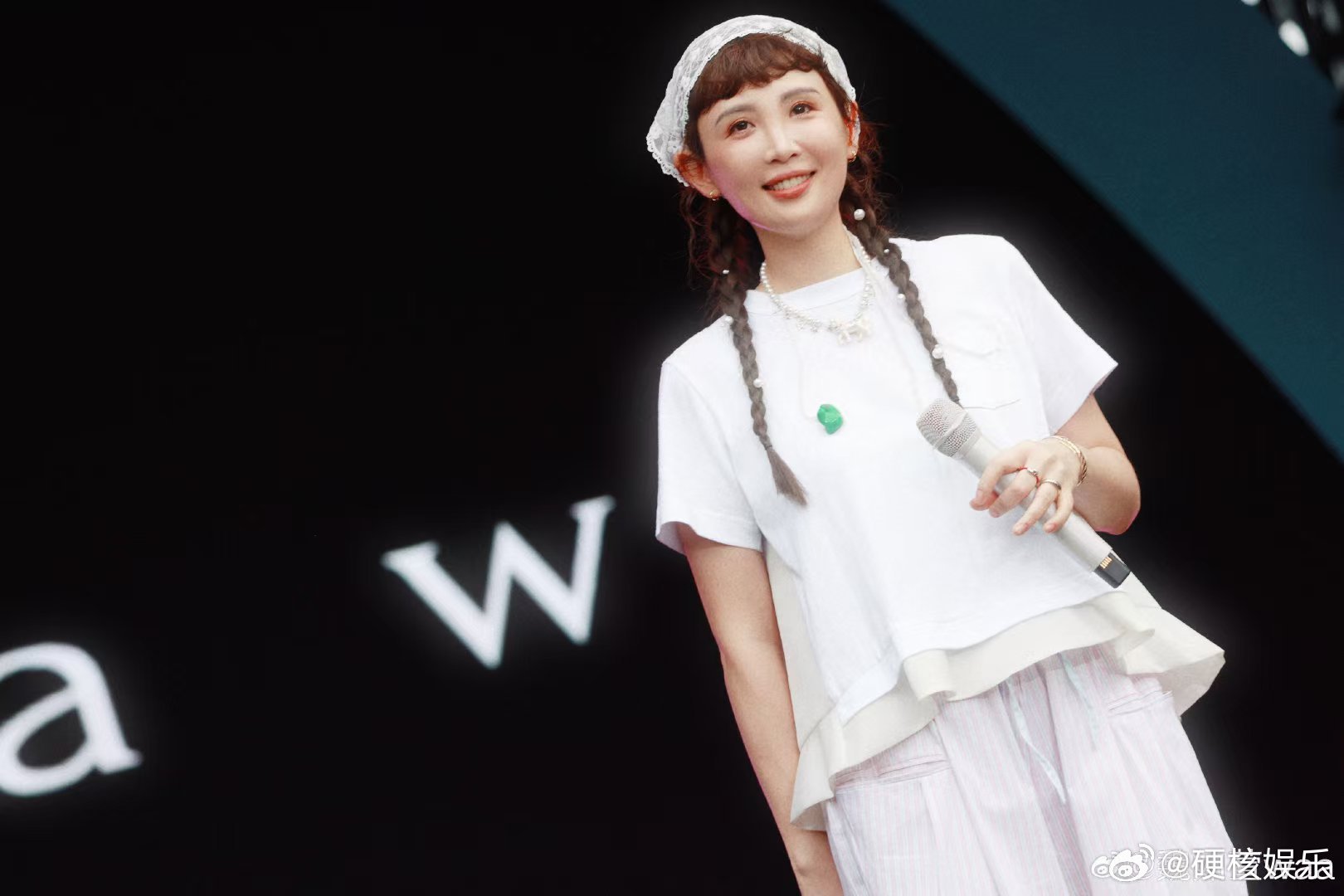 歌手排名魏如萱晋级 恭喜魏如萱晋级！从被质疑到用舞台说话，《光之翼》质感拉满，艺