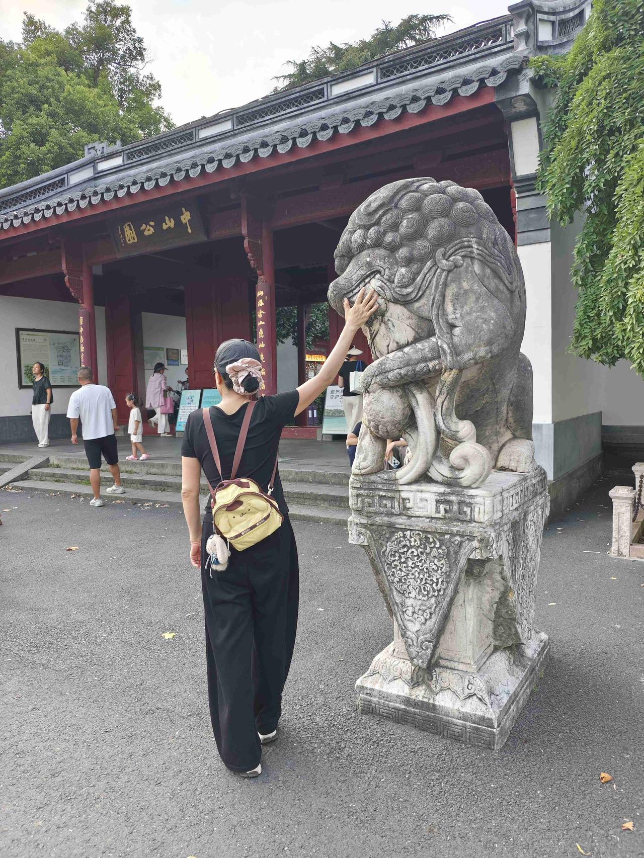 我的今日状态：😁轻松愉快
我这里的天气：🌤️多云

最近家里有点事婆婆血管堵