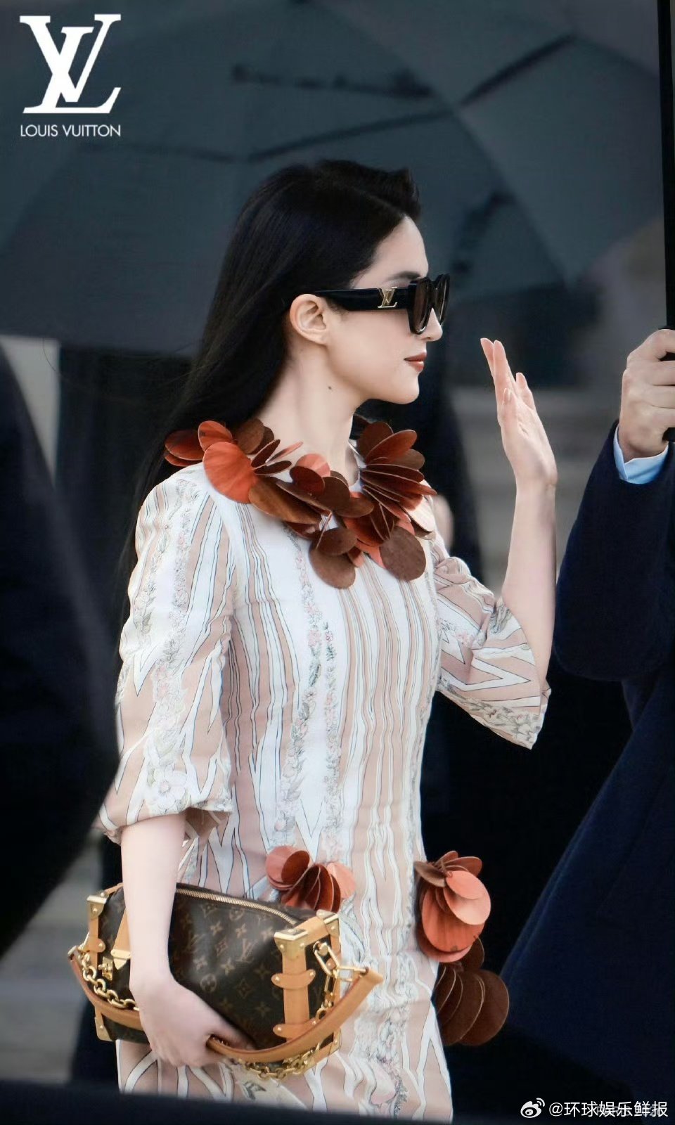 刘亦菲 巡视领地的雌狮被刘亦菲的美貌攻击了！谁能不爱这个大背头女主！ 