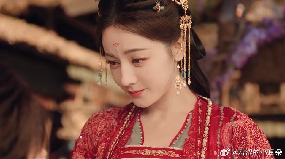 热巴是真的上年纪了，不能再演古偶了 白日提灯定档