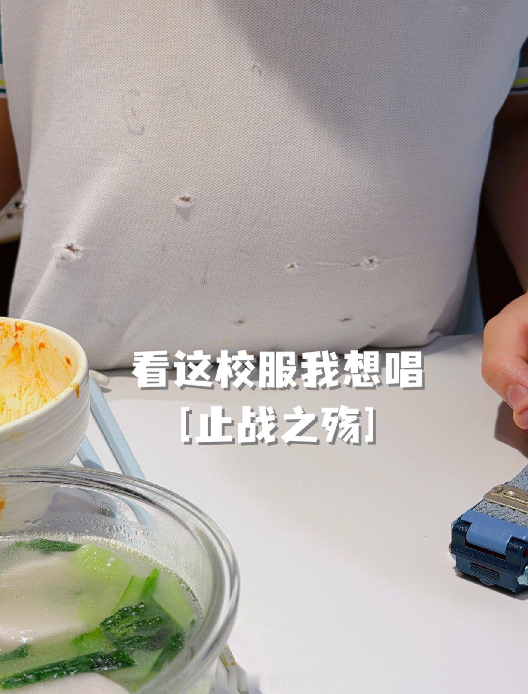 之前说的胖乃英语老师的心腹和大患他开学英语作业一周没交，老师问他作业，他：😳。