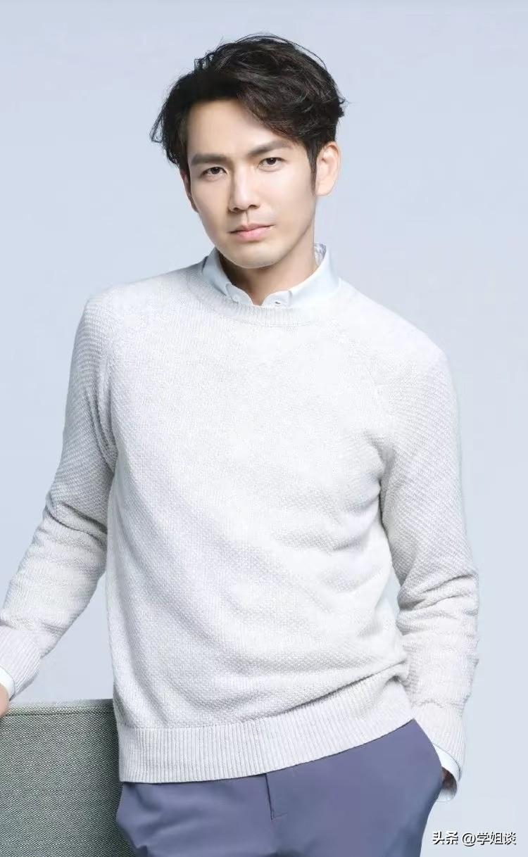 一次采访中，主持人问钟汉良：“唐嫣那么漂亮，你真的没有动过心”？

钟汉良很认真