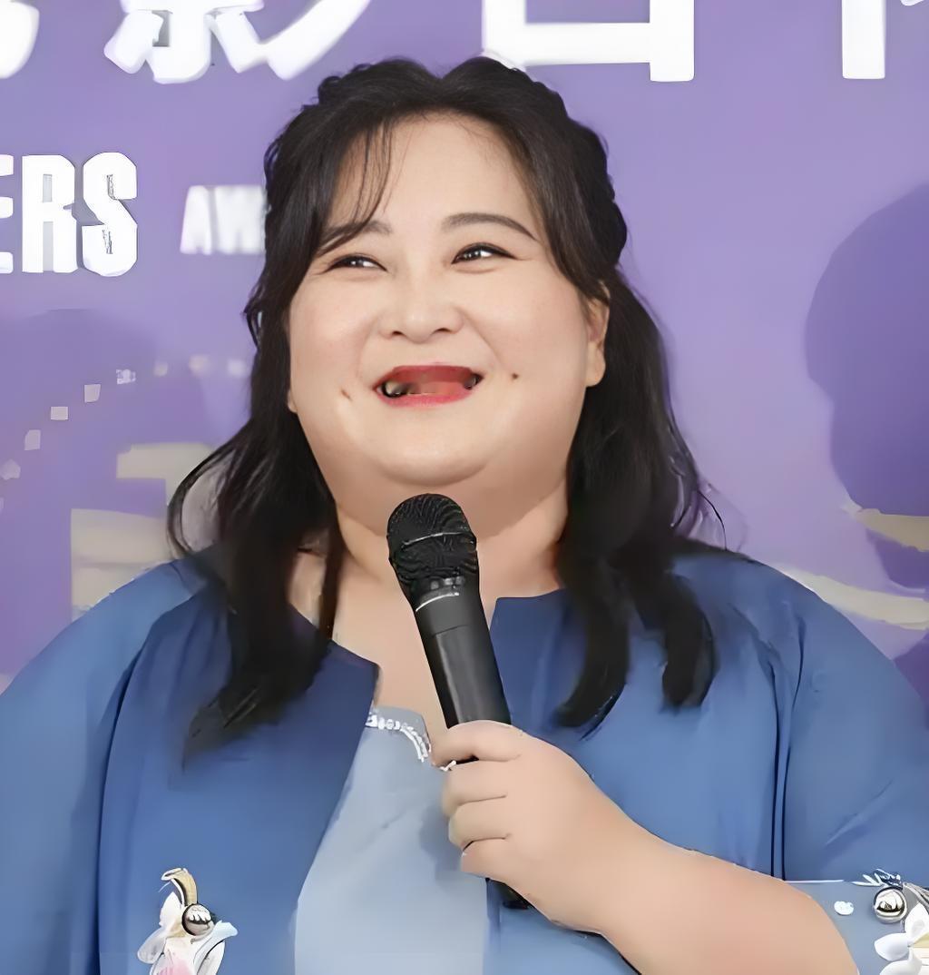 贾玲减了一百斤
你也减
你又不挣那走秀的钱
你凭啥去吃那超模的苦
衣服m码和xx