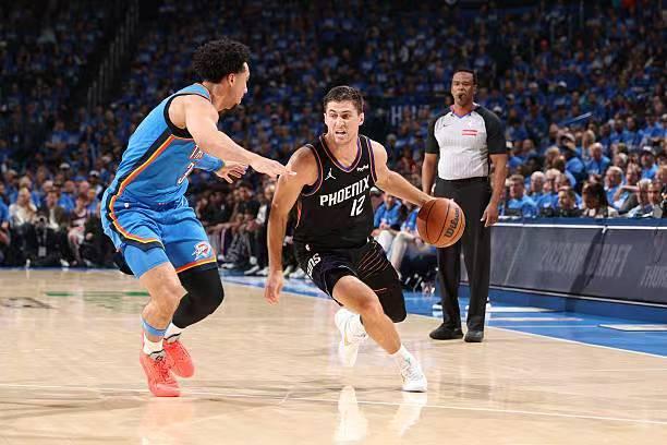 科林-吉莱斯皮常规赛阶段表现相当不错，能得分能投篮还能组织，防守端的短板也没有彻