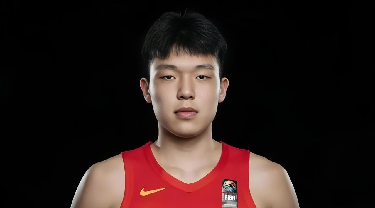 一个杨瀚森救不了中国男篮！
但如果说没有杨瀚森，中国男篮难道就有救了吗？面对世预