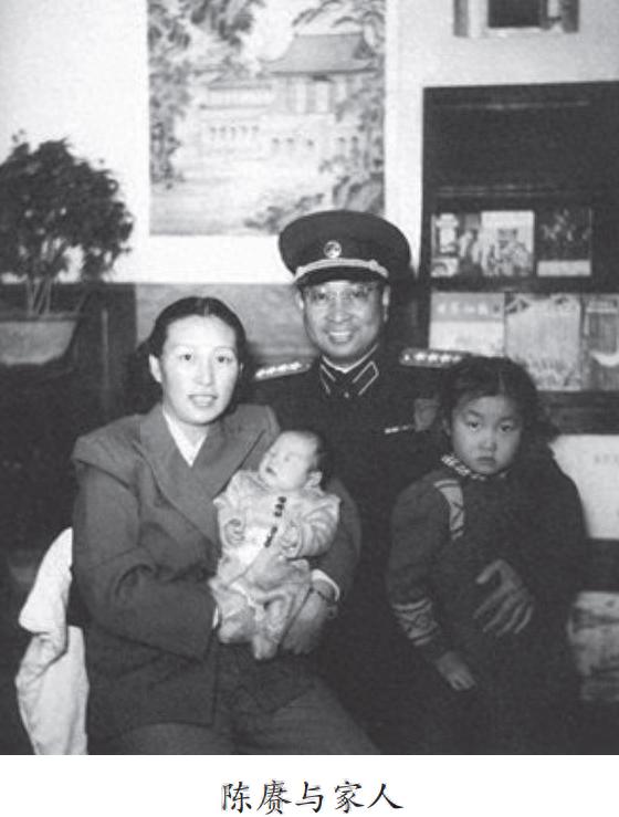 1950年，陈赓新出生的女儿因为奶粉过敏，脸上长了不少疙瘩，一个来探望的女兵脱口