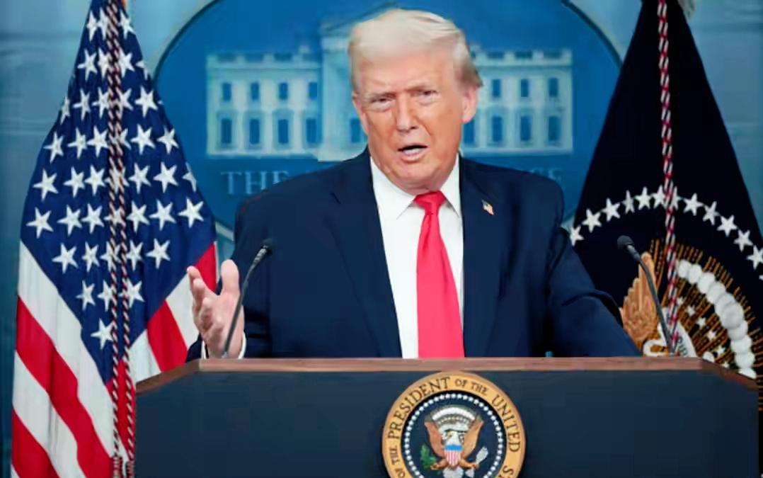 伊朗万吨大船冲向美军封锁线，特朗普暴怒！美官员干脆点中国的名！


 
在刚刚过