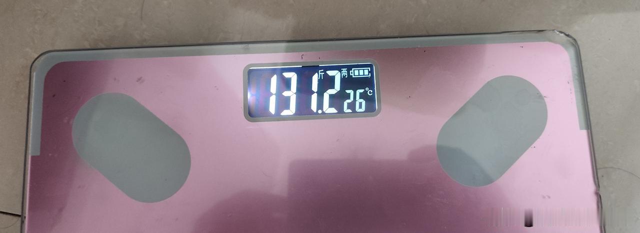 原来胖子都被骗了!
挨饿才是减肥唯一的路，
娜姐饿了2天了瘦了3斤嘿嘿。
早上吃