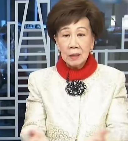 现在的台湾出现了怪现象，主张 “台独” 的民进党党员吕秀莲、沈富雄、吴子嘉等人开