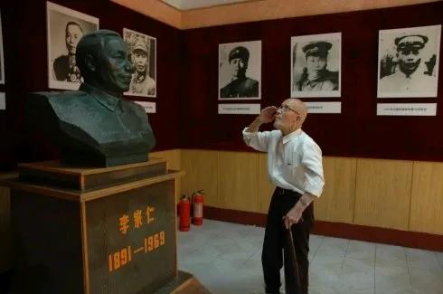无论多少年过去，能打胜仗的将军，永远是神一般的存在。

图一，是2000年之后，