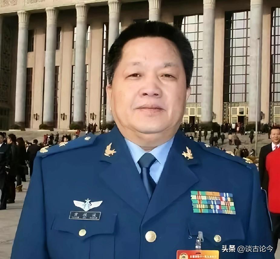 1981年，台湾飞行员黄植诚，驾驶最先进的飞机向大陆投诚，却被后座飞行员察觉，黄