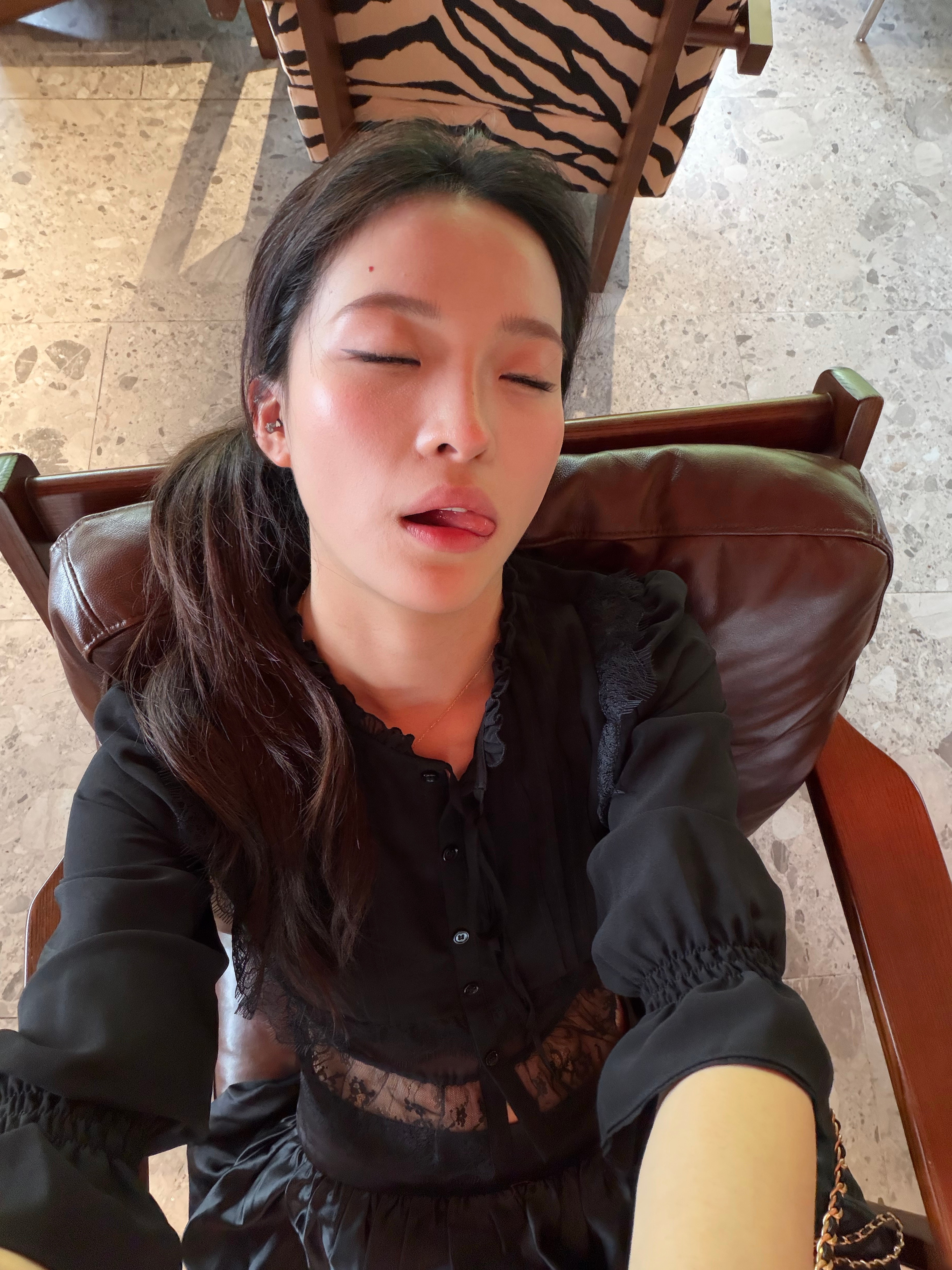 昨天喝多了 四家店 喝了8.9杯 今天一天都不得劲 我的妈呀戒酒一周 