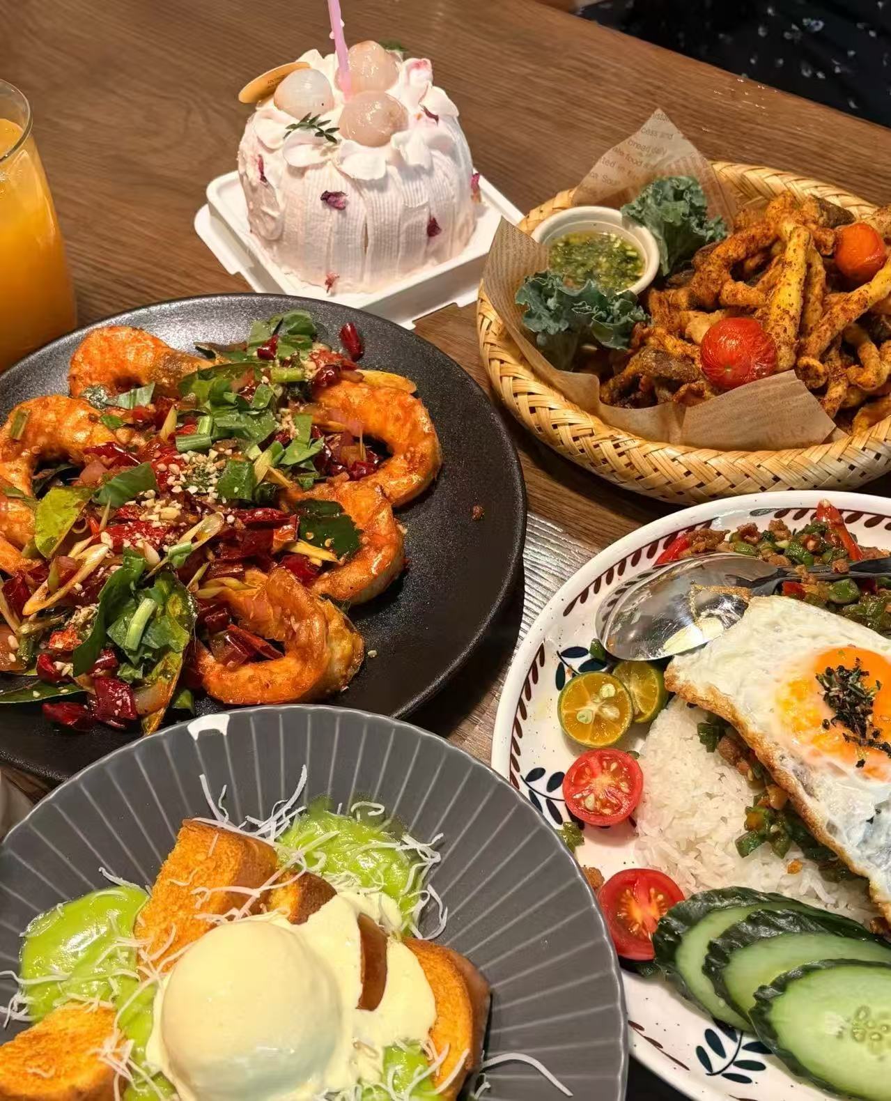 比月圆还准时的是老己的爱 最近太溺爱老己了，想要的东西越来越贵，月中就花掉七千多