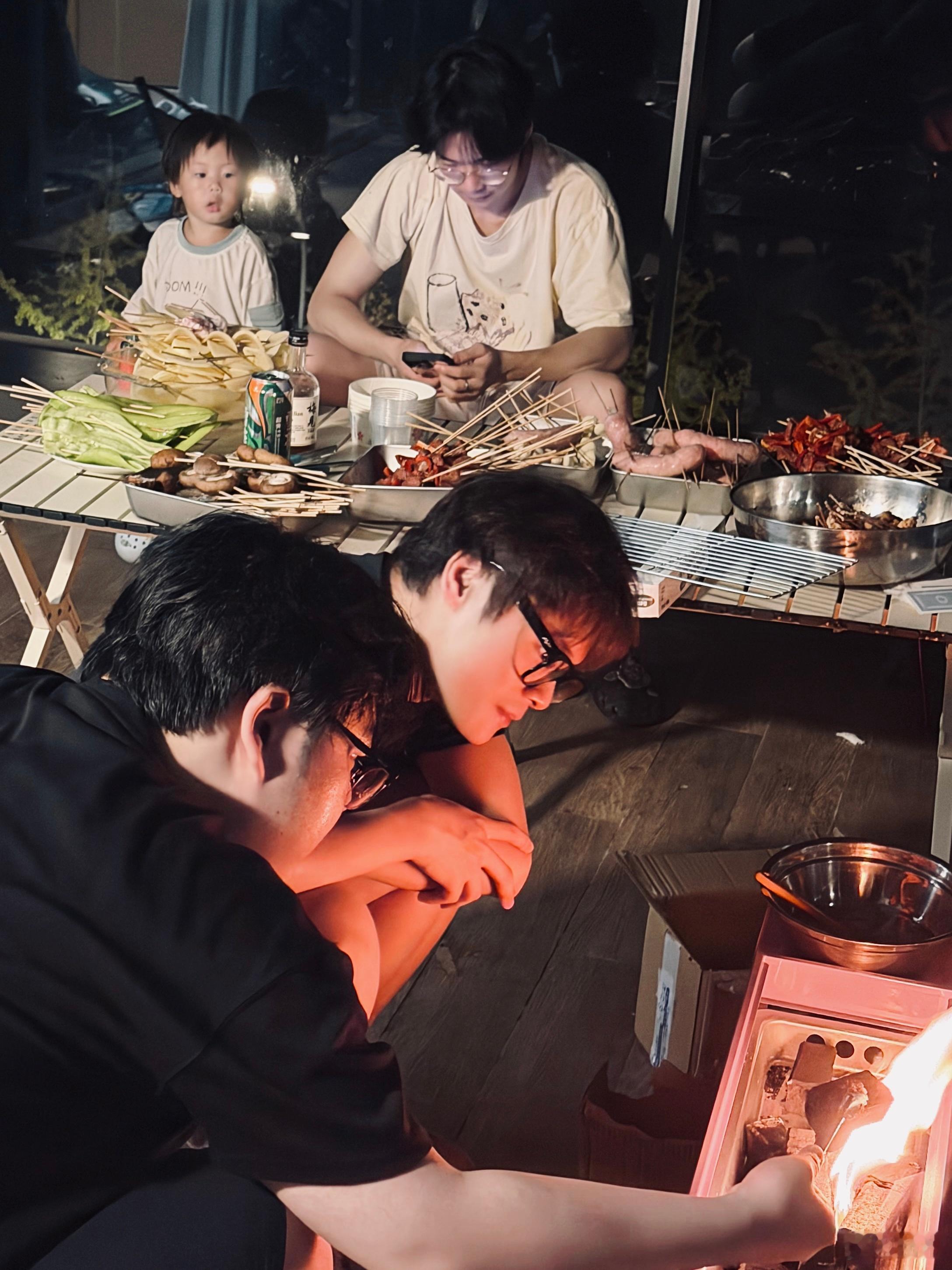 舒坦！！今天在工作室顶楼烧烤