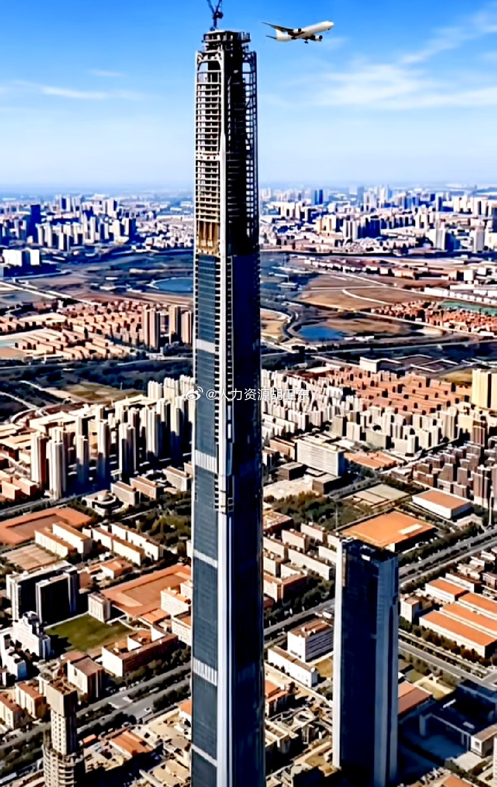 德云社在相声社团，在说相声里的人，就像中国🇨🇳第一高楼，没有可以与之媲美的！