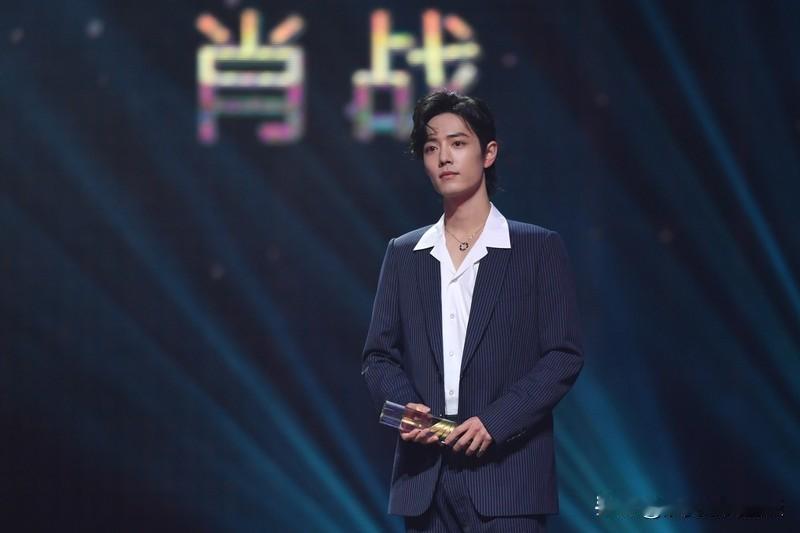 那英和肖战合唱《跟着感觉走》，这组合很有看点。在《我们的歌第一季第三期》，他俩的