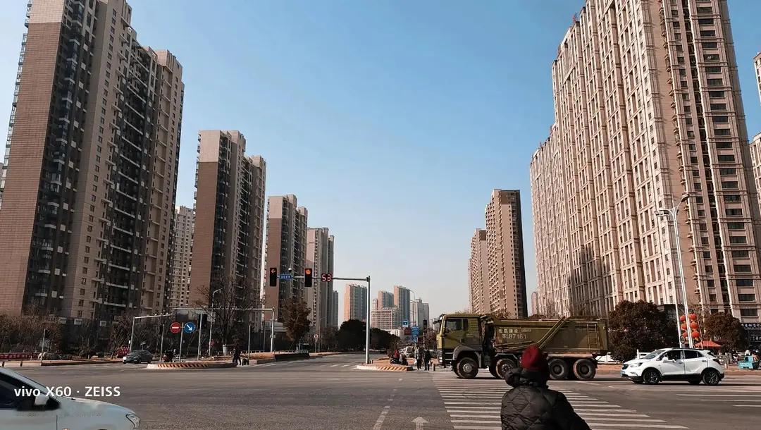 这两天的城市真的安静！
今天是农历腊月28，该回家过年的都回家了，许多人还在回家