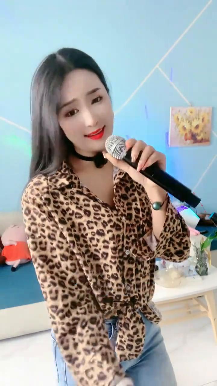 男女对唱肉麻歌曲。
这首歌太好听了，我要送给一个人，就是送给点开我视频的这个人。