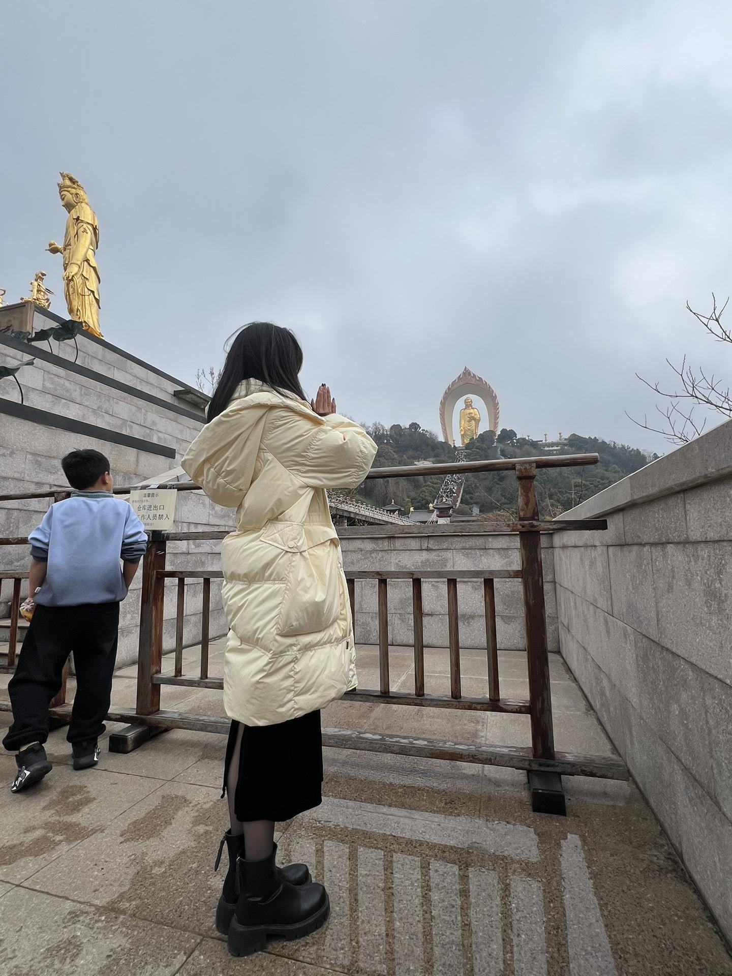 一个随时被丢弃的小孩，哪有什么偏爱和例外