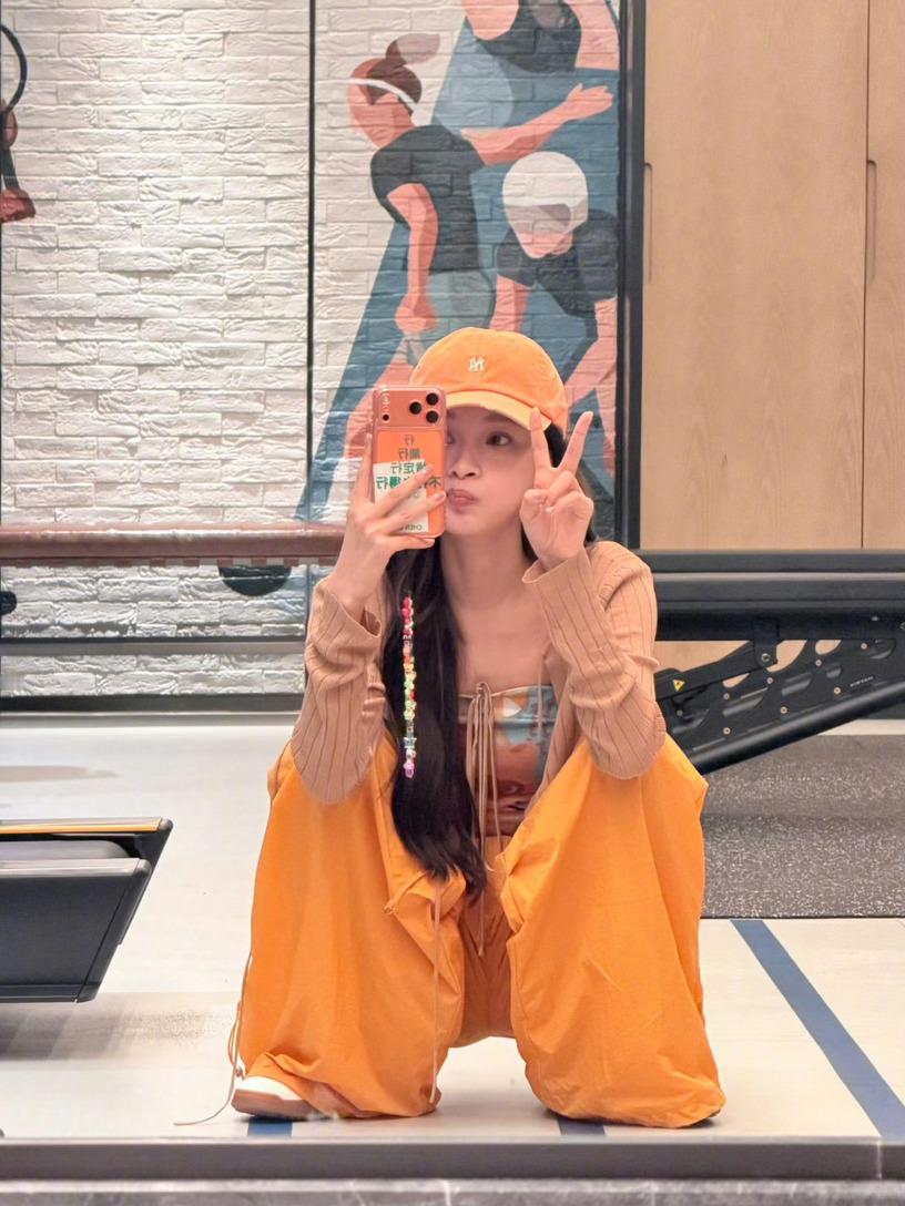 孙怡二公学院风 看到路透直接一整个期待住！孙怡的学院风造型干净又带点小倔强，和《