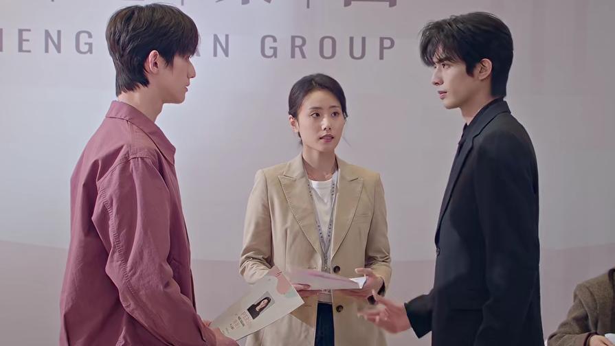 《骄阳似我》开篇，男主林屿森与男二庄序火药味拉满，投简历名场面太带感

在招聘会