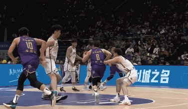 邹雨宸和廖三宁单节各轰10分大爆发！
北京时间1月13日，北控与浙江三节战罢将比