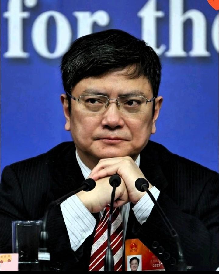 盼着英语退出高考主科？教育部一句话断了念想，可新教改一落地，家长们更慌了，这难度