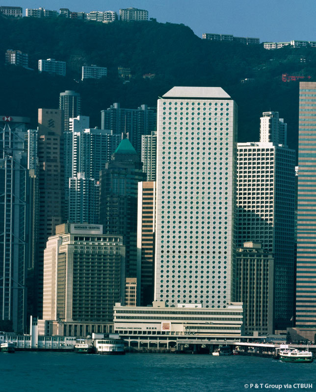 上周某日在中环吃饭的时候，餐厅窗口刚好对着怡合大厦（Jardine House）