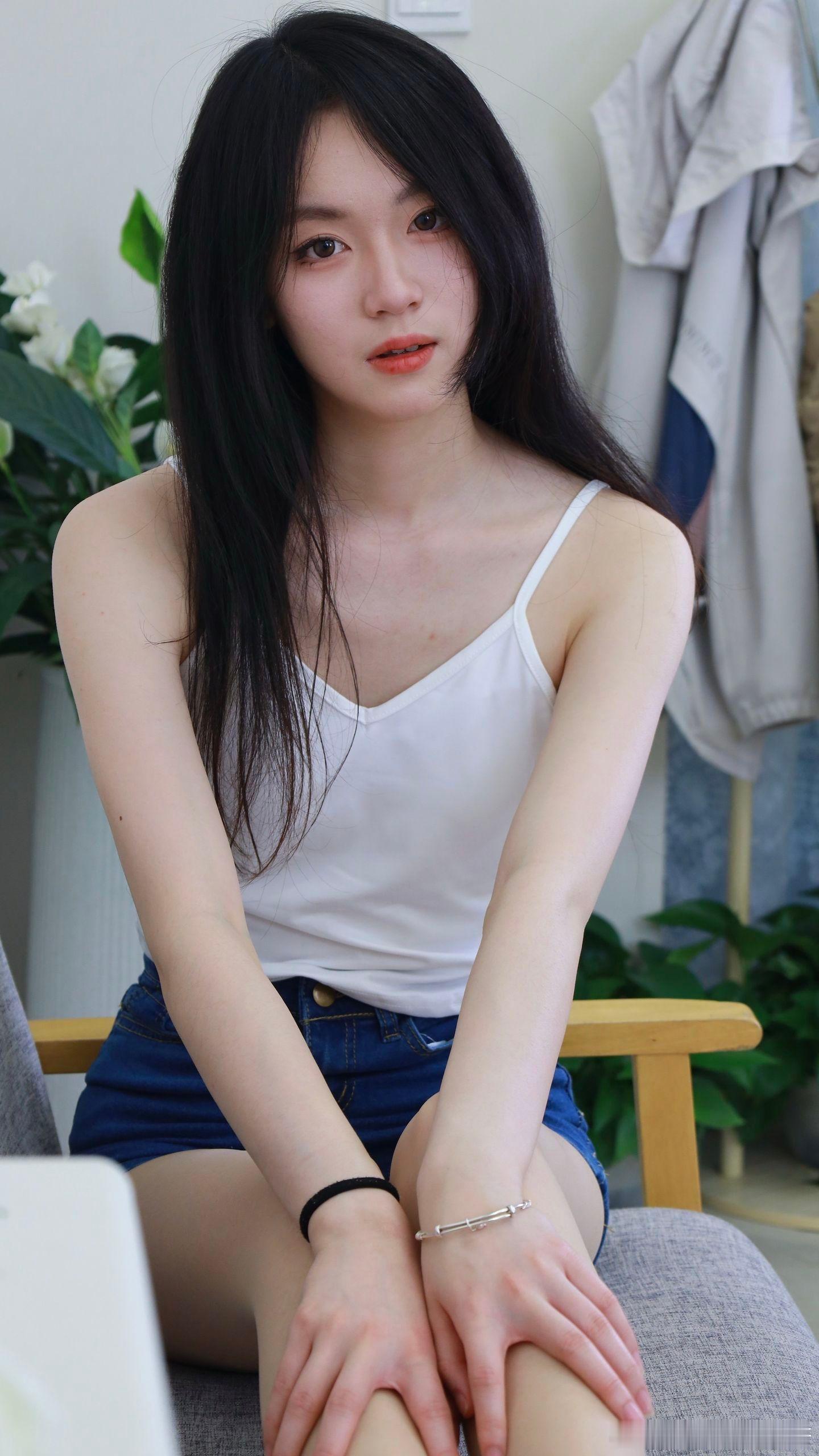 肉色丝袜的经典穿搭 