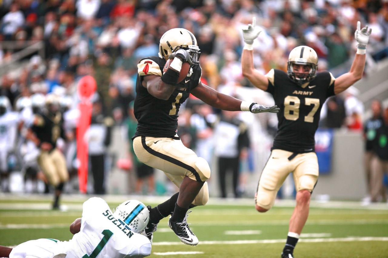 为什么美国人花了很多时间在体育上？

美国人特别爱搞体育，这事儿咱们都看在眼里。