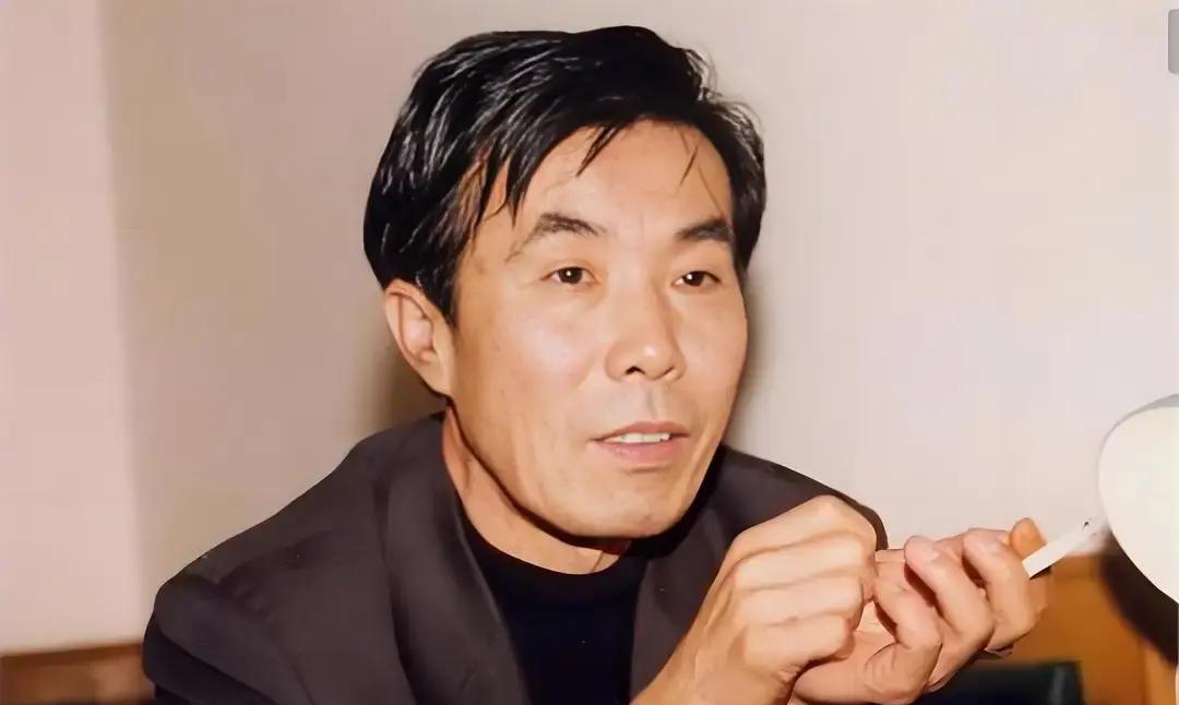 何庆魁炮轰二人转演员直播炫富，矛头直指闫学晶？
老艺术家的体面，难道真被直播间的