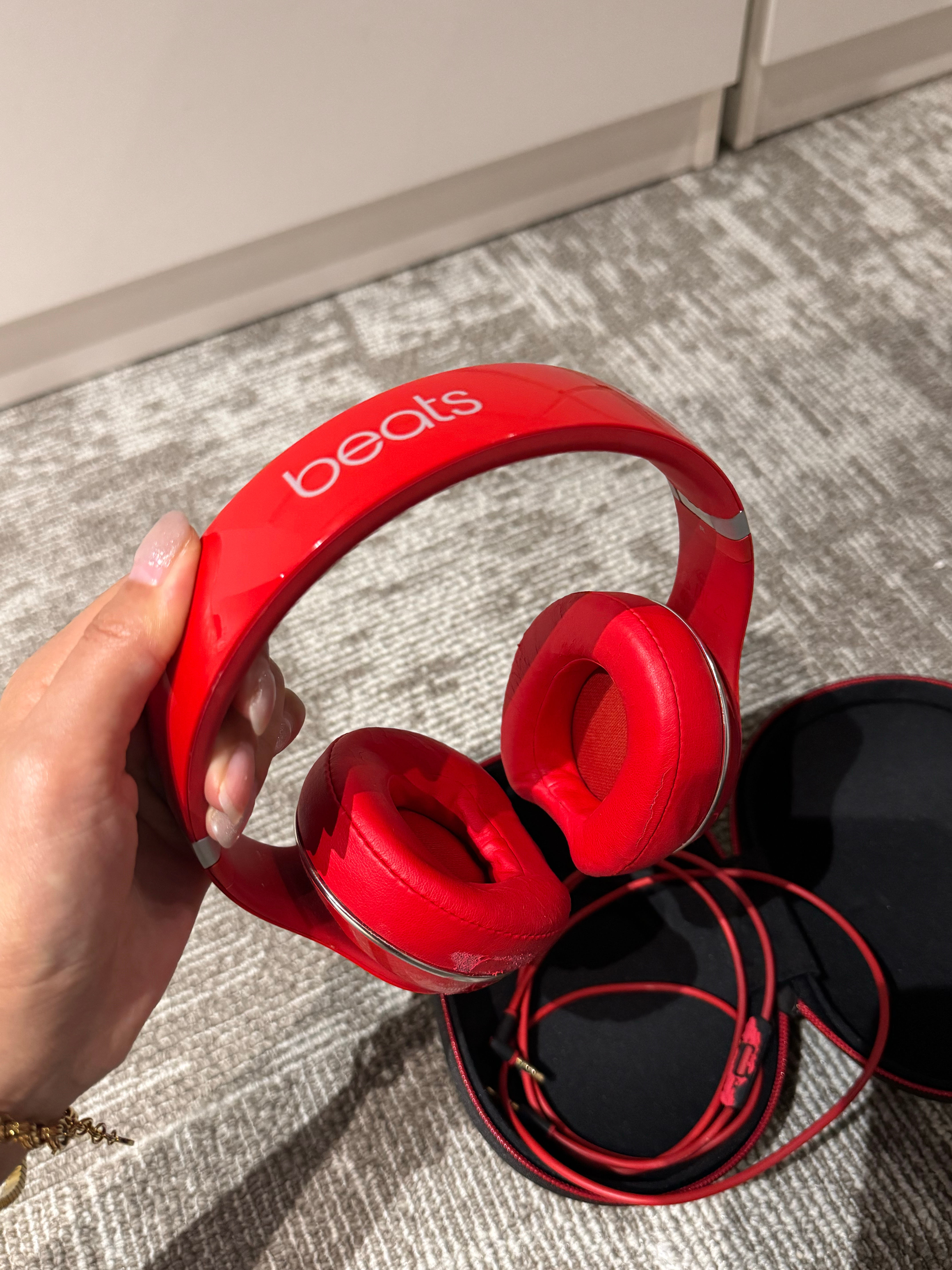 翻出了我的第一个头戴耳机beats studio，成色竟然还可以，就是不知道能不