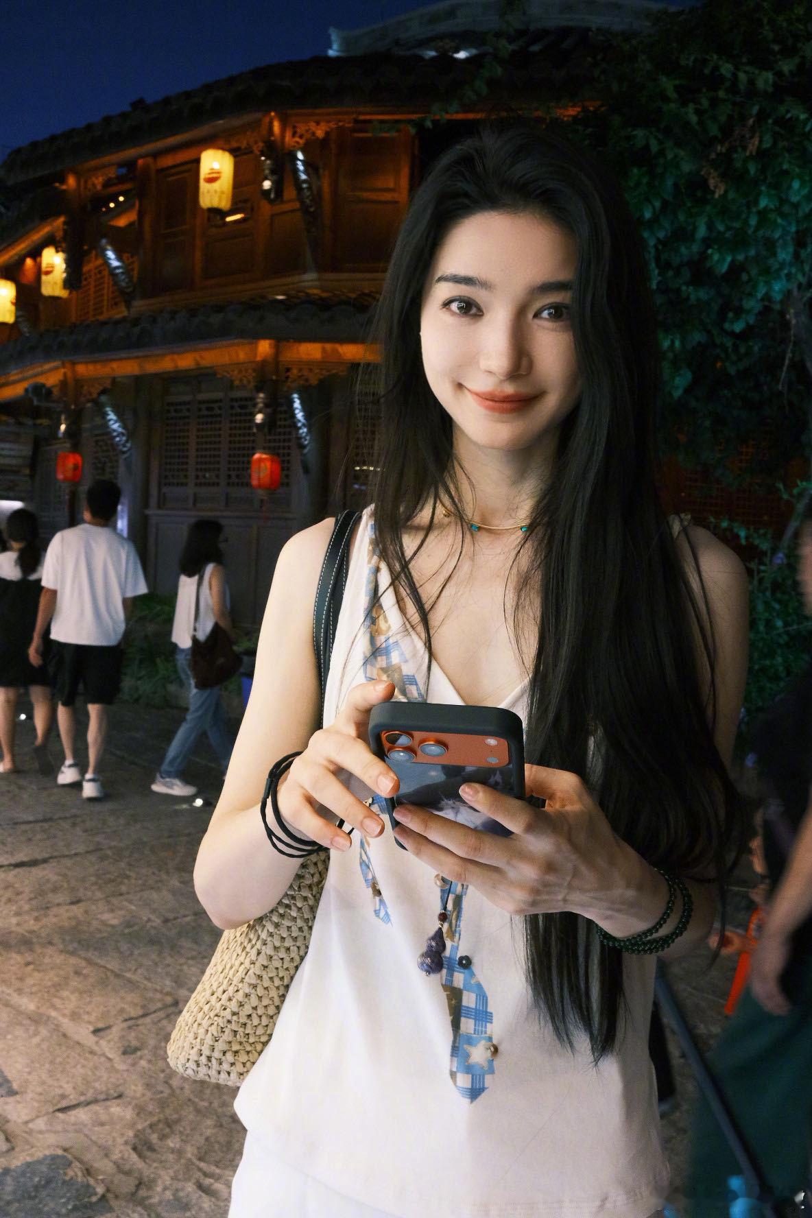 代斯看到长沙的天空很舍不得 好感性吧代斯，看着长沙天空都会舍不得，只是一个重感情