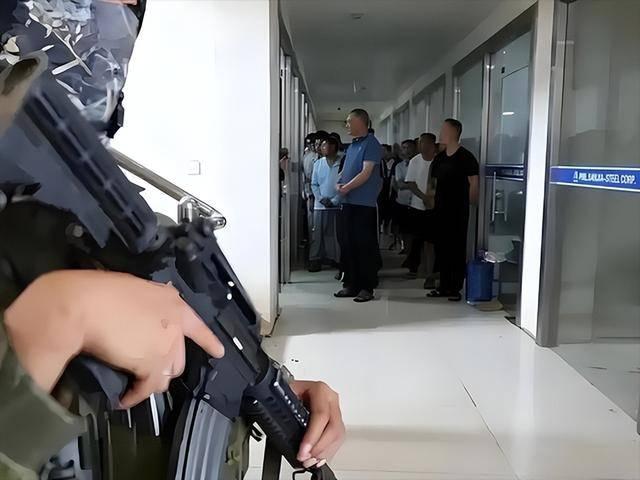 屡屡挑衅中国，菲律宾这下摊上大事了。
近日，一名被羁押于菲律宾移民局监狱的中国公