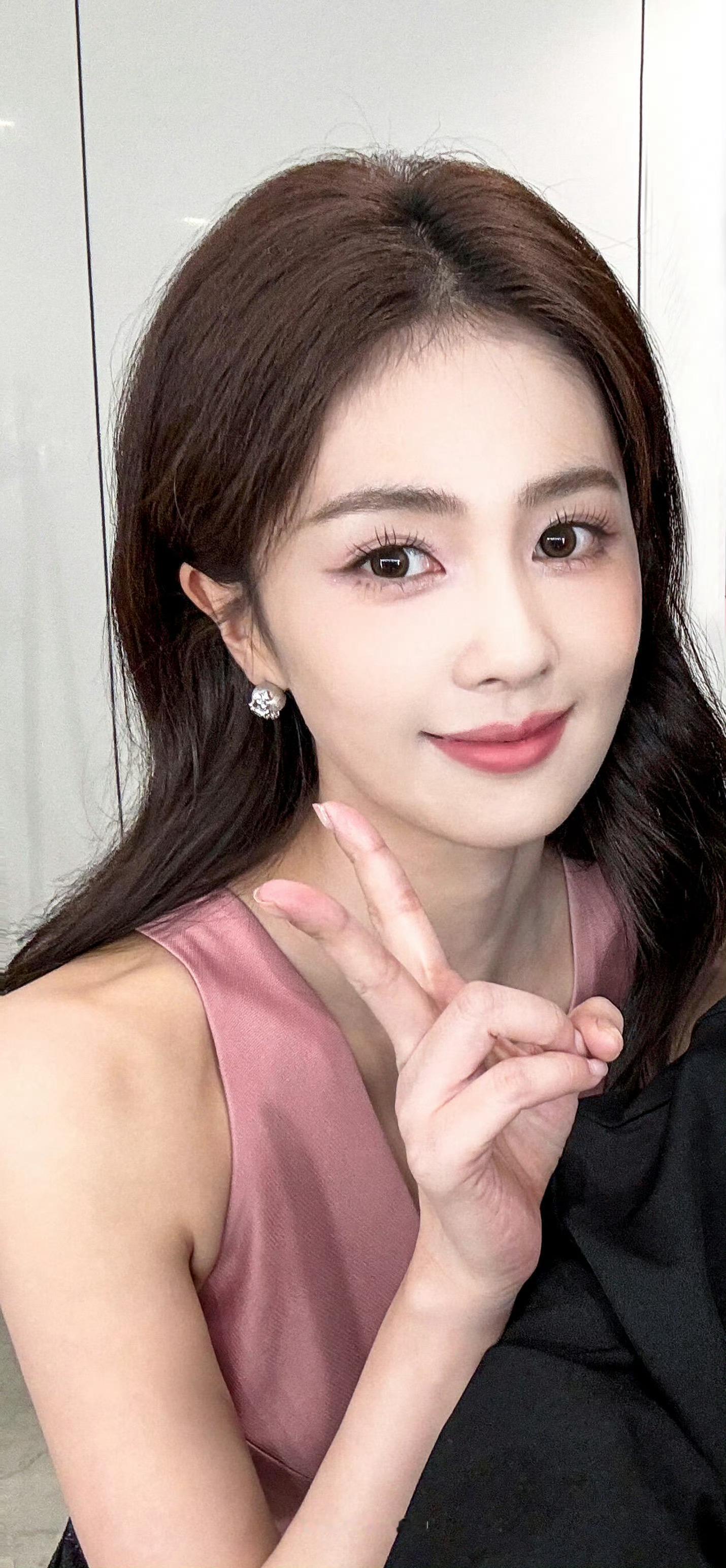 比耶的可爱女鹅👧🏻