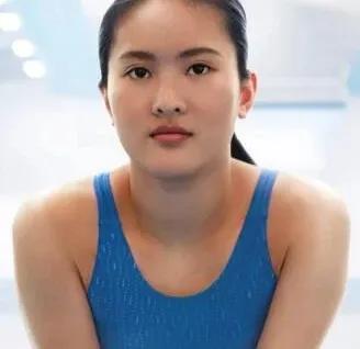 跳水界真正的美女只认她们俩个。一个是陈若琳教练，一个是现役队员掌敏洁。她们都白丽