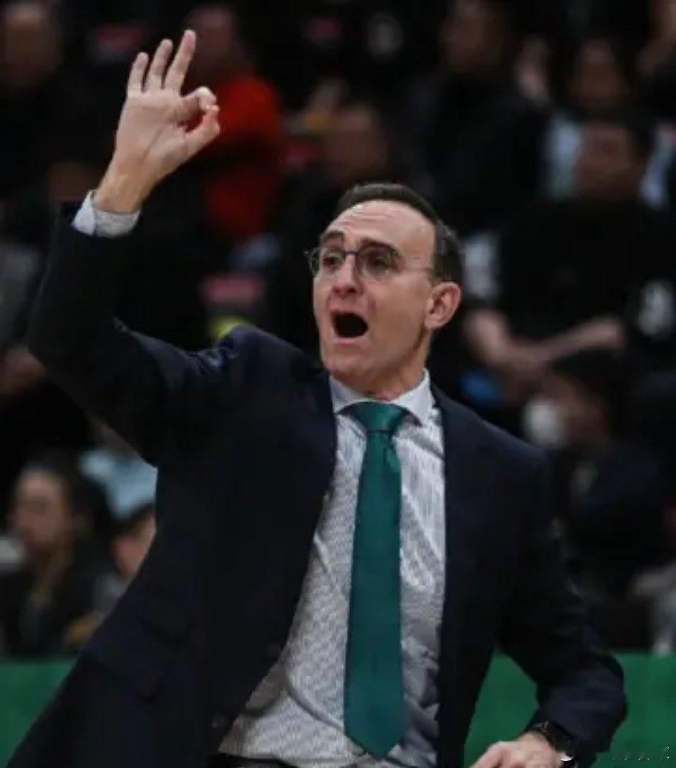 辽宁男篮52分大胜四川，沈阳日报对新任主帅大加赞赏：“乌戈首秀展现出鲜明的执教风