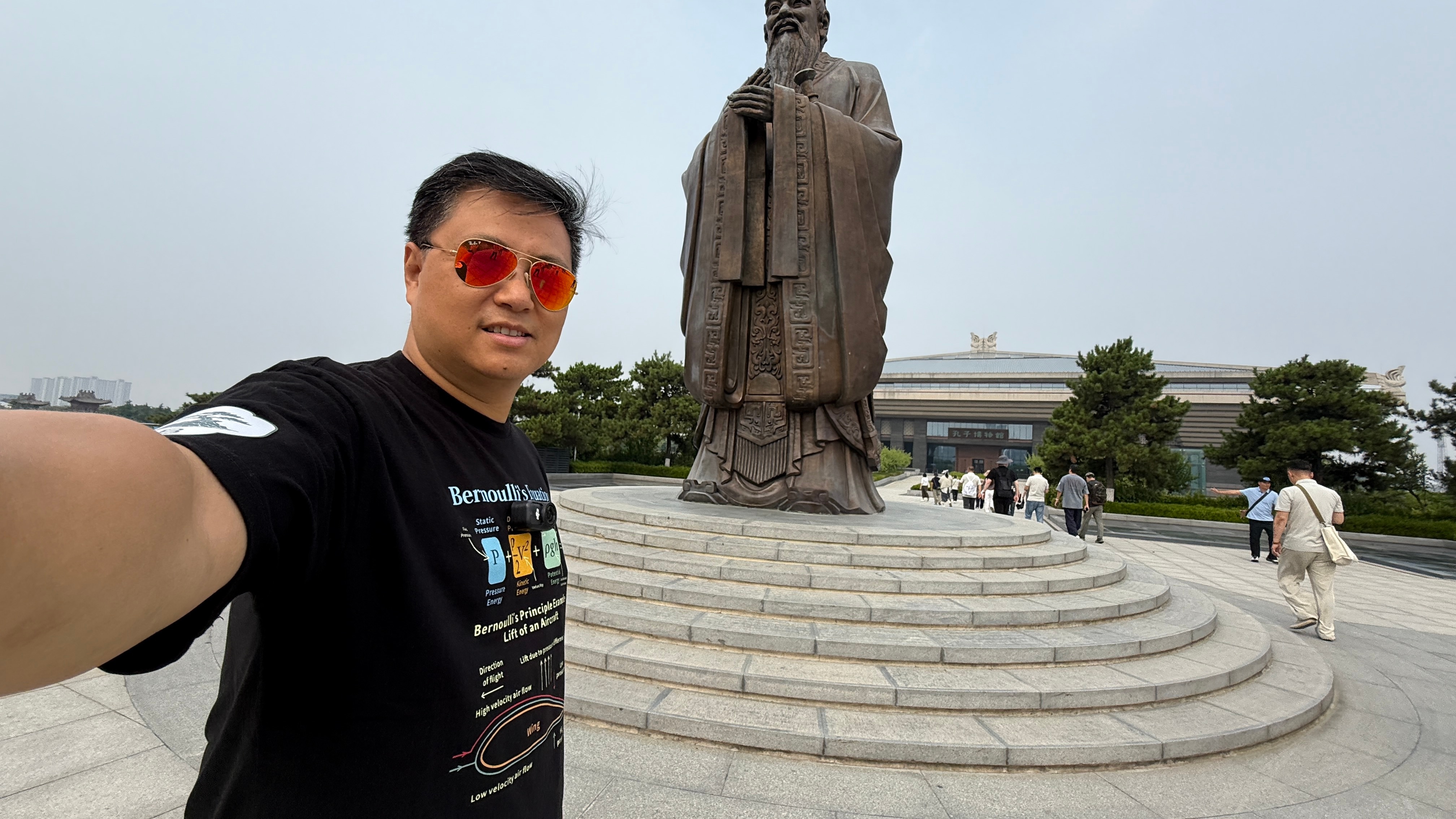今天在曲阜，我读懂一句成语学而时习之，不亦说乎，它教会我艺术设计的理论知识，要和