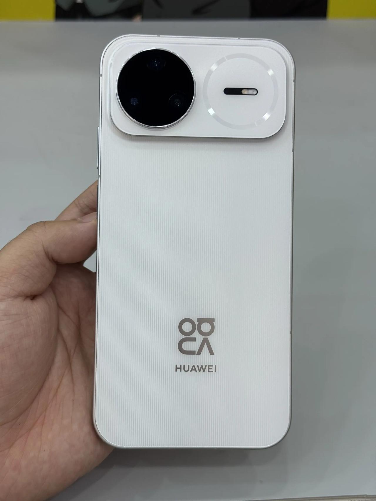 很多人选华为nova系列，都会在标准版、Pro、Ultra之间来回纠结。版本看着