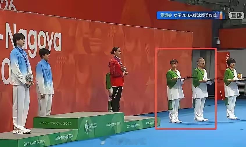 东京奥运也有大量银发志愿者，但人家讲究各归其位：会外语的做语言服务，普通老人做轻