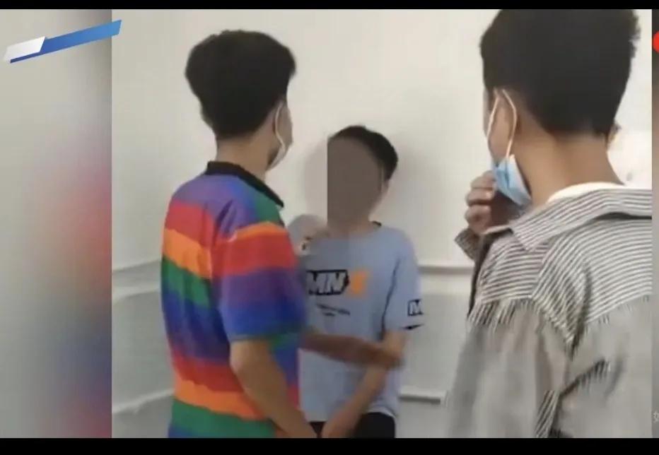 学校霸凌就不能制止吗？

近日一小学生在学厕所没被四五个人殴打。扇脸蛋，往脸上吐