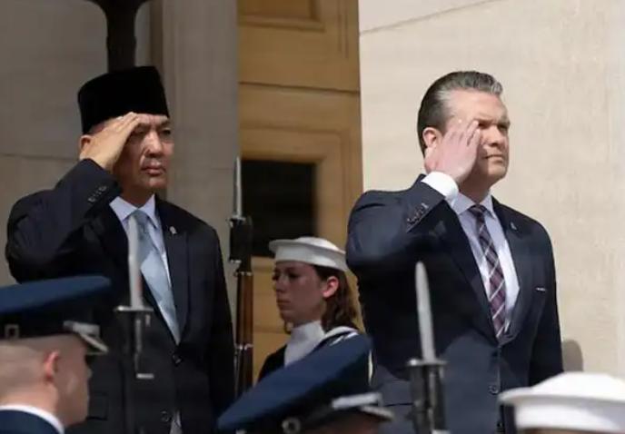 印尼大开国门，总统亲自授权，改造机场为美服务，彻底打破平衡..
 
印尼将科尔塔
