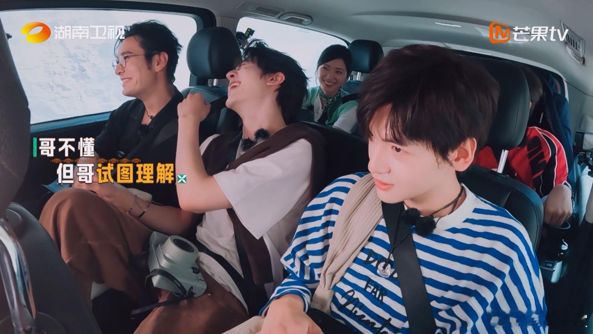 尹浩宇创4主题曲唱懵黄晓明 尹浩宇歌声动人，创4主题曲让黄晓明听得如痴如醉，虽然