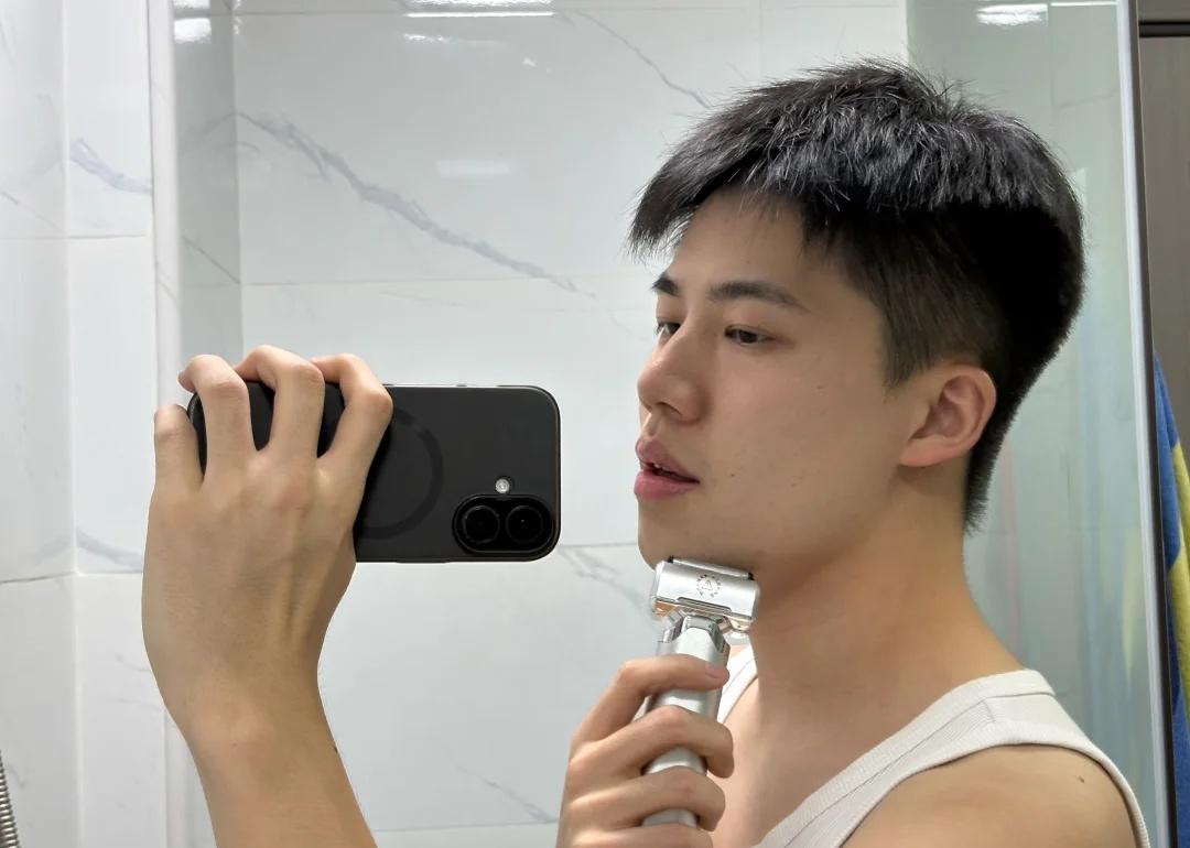 兄弟们
好久不见啊
真汉子剃须刀