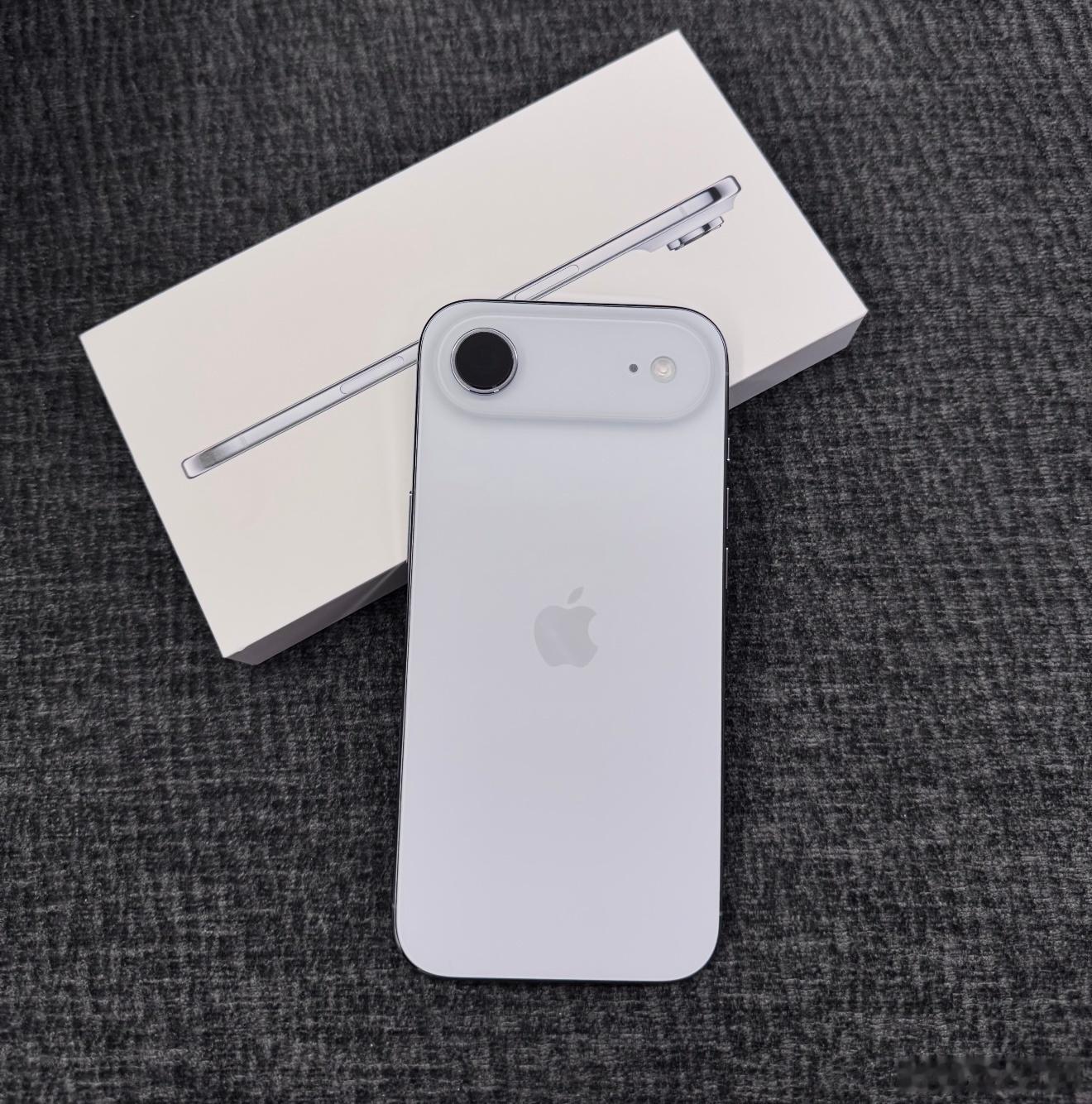 降价2000元iPhoneAir疑为库存机现在这批机器，就算是库存也是去年发布的